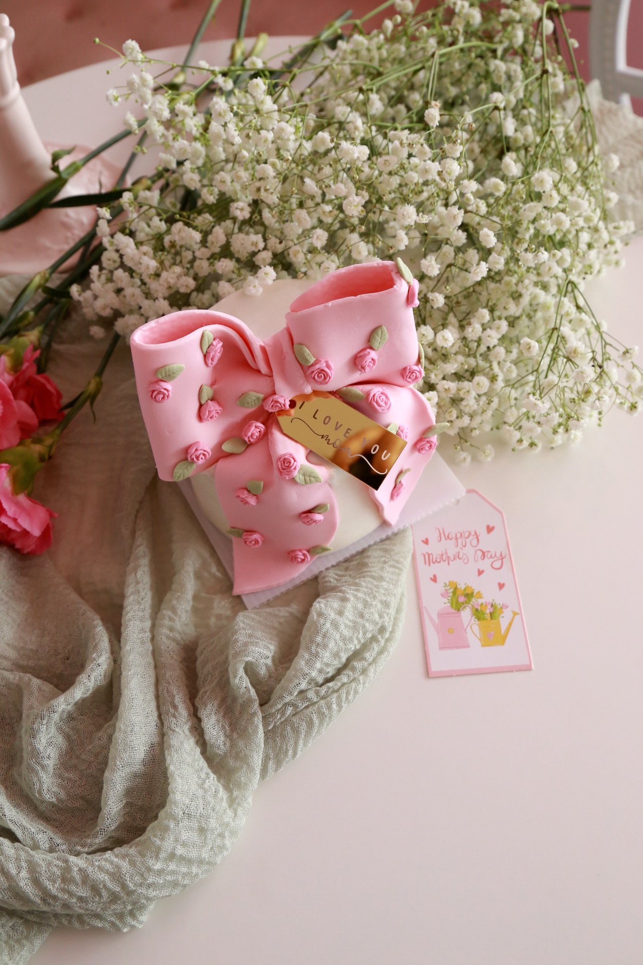 - I love you Mom cake.