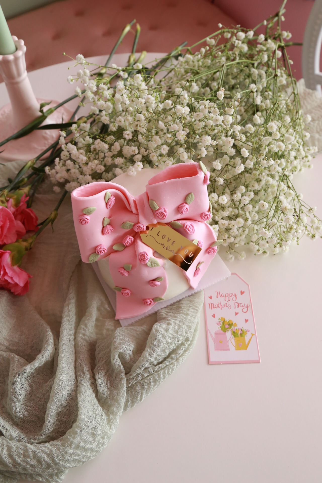 - I love you Mom cake.