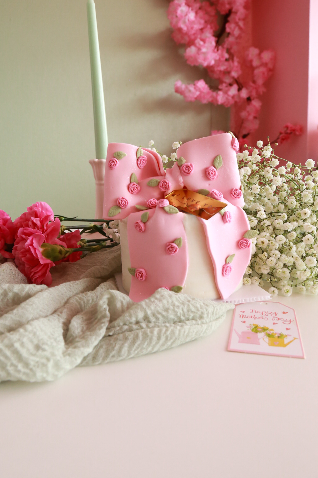 - I love you Mom cake.