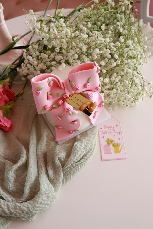 - I love you Mom cake.